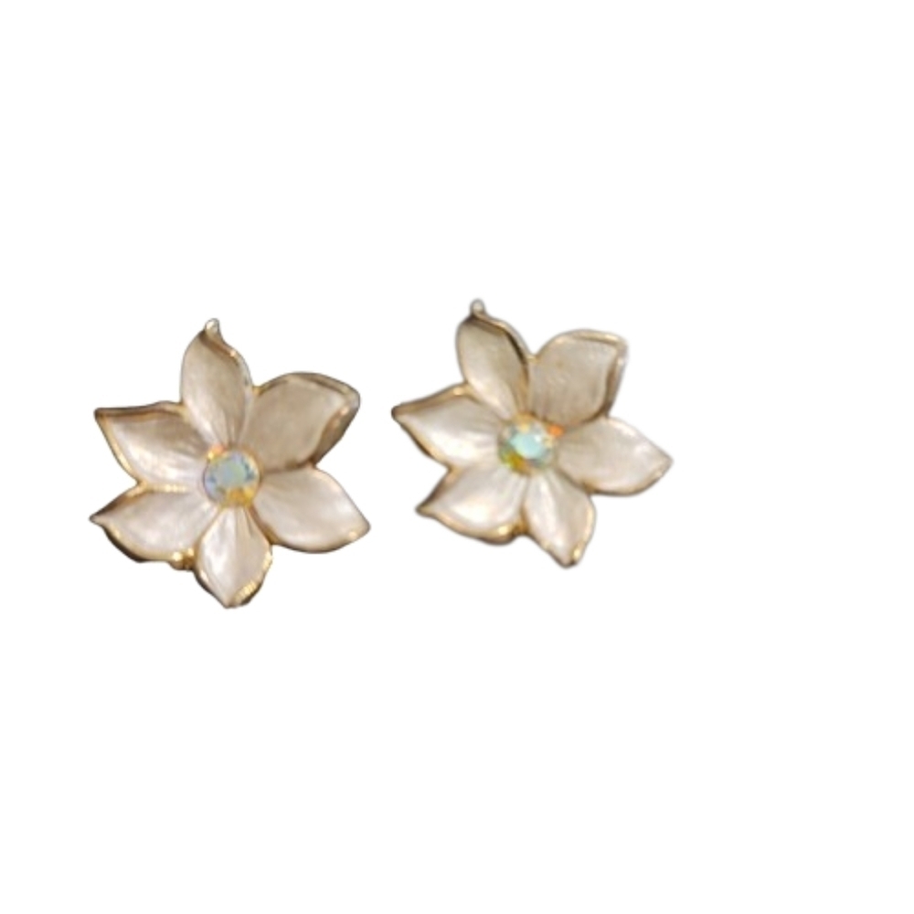 VINTAGE Victorian white clipon earrings rhinestone Gold tone